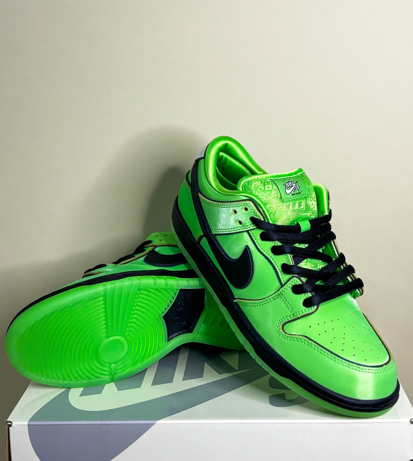 Nike SB Dunk Low "The Powerpuff Girls Buttercup"