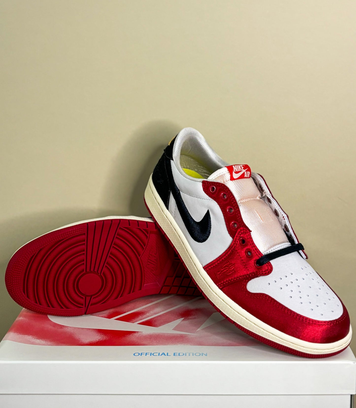 Jordan 1 Retro Low OG "Trophy Room Away"