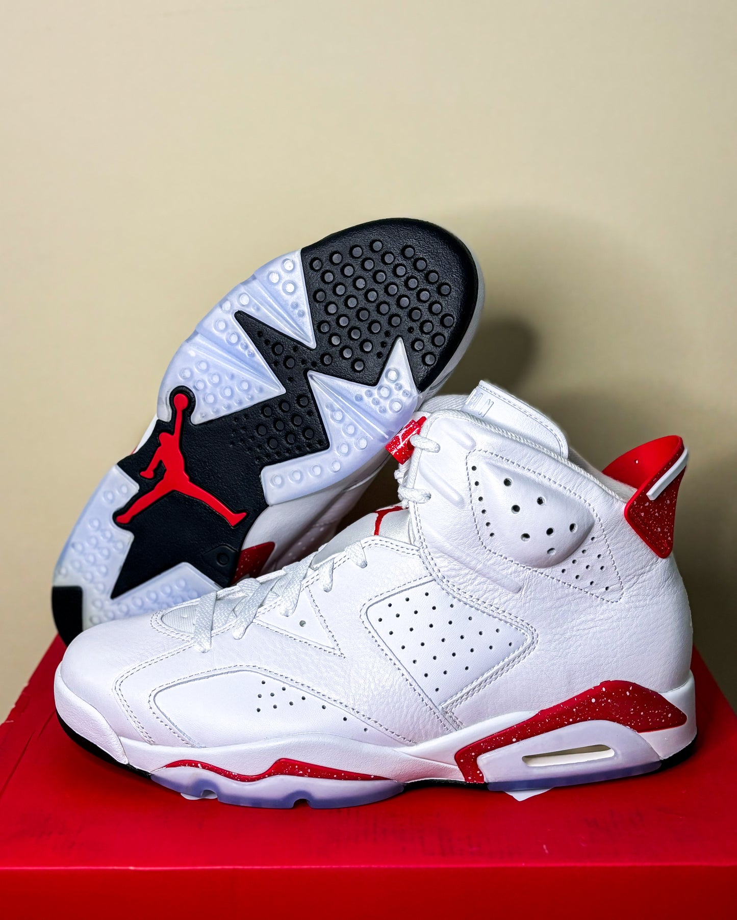 Jordan 6 Retro "Red Oreo"