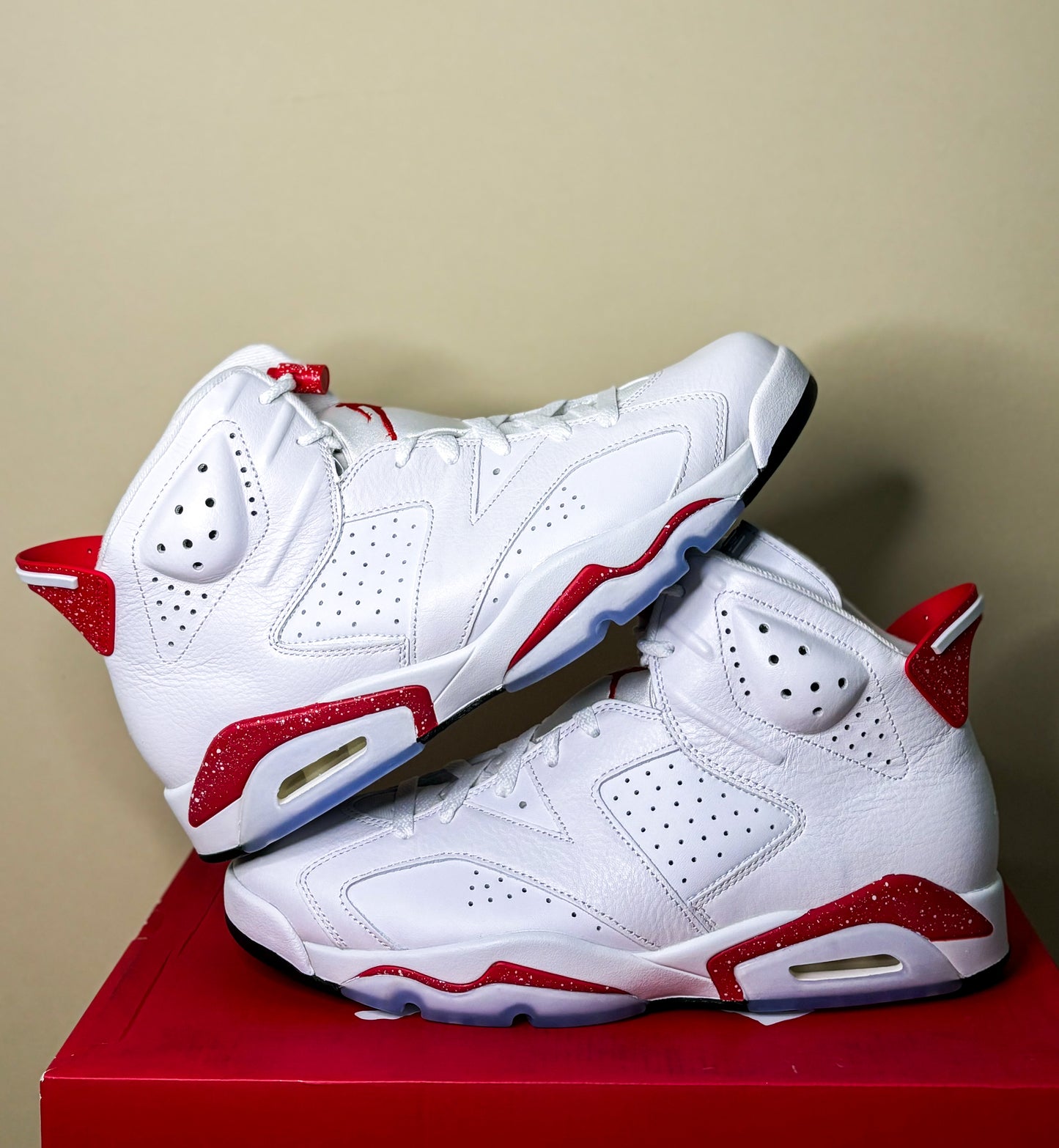 Jordan 6 Retro "Red Oreo"