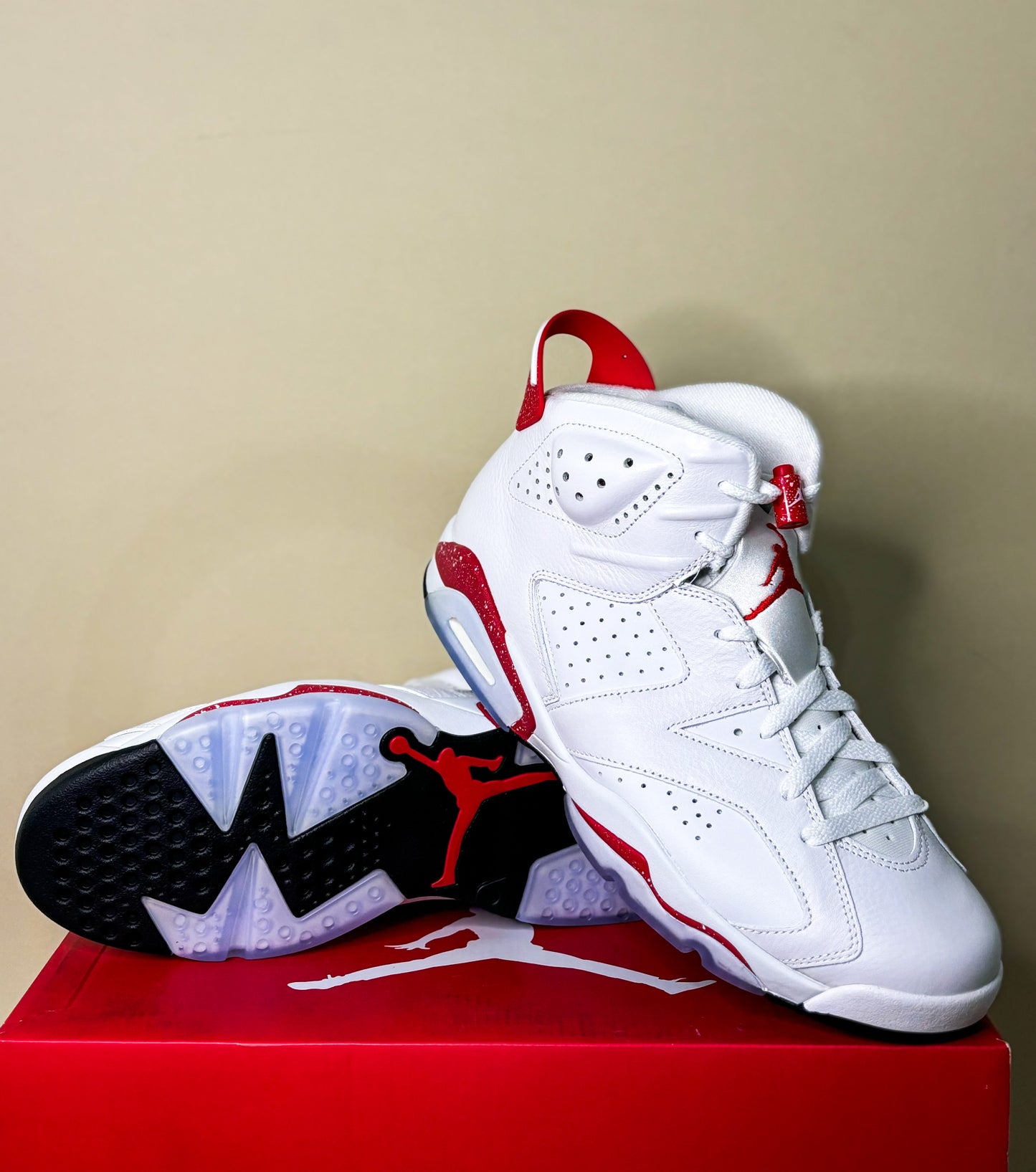 Jordan 6 Retro "Red Oreo"