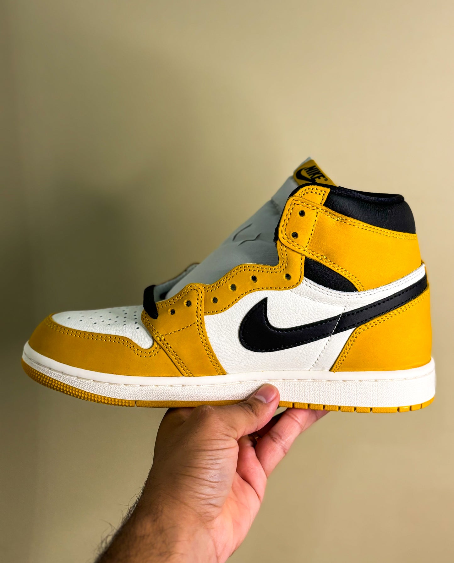 Jordan 1 Retro High OG "Yellow Ochre"