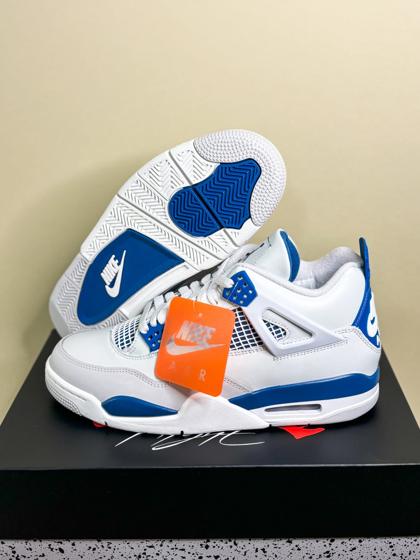 Jordan 4 Retro "Military Blue (2024)"