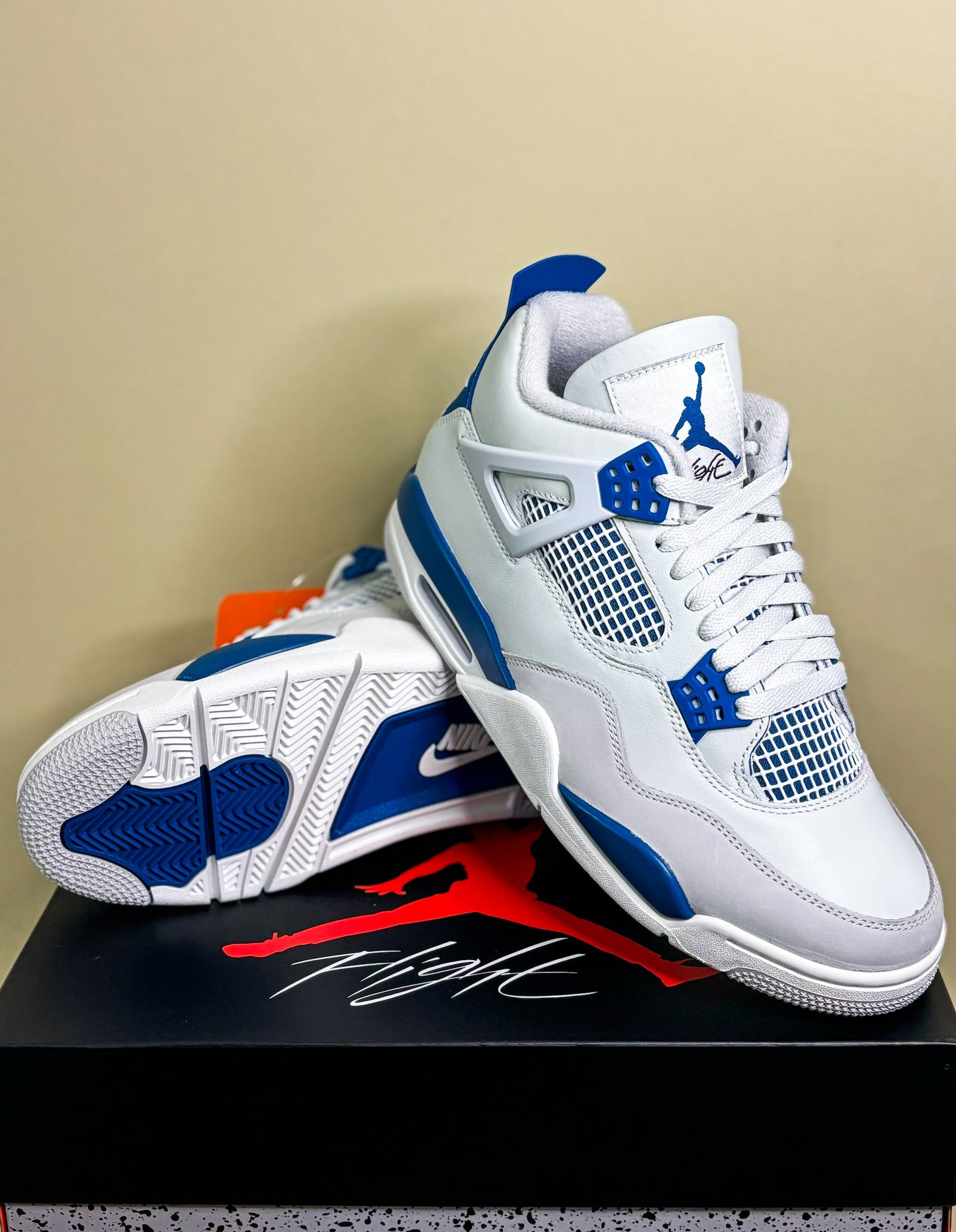 Jordan 4 Retro "Military Blue (2024)"