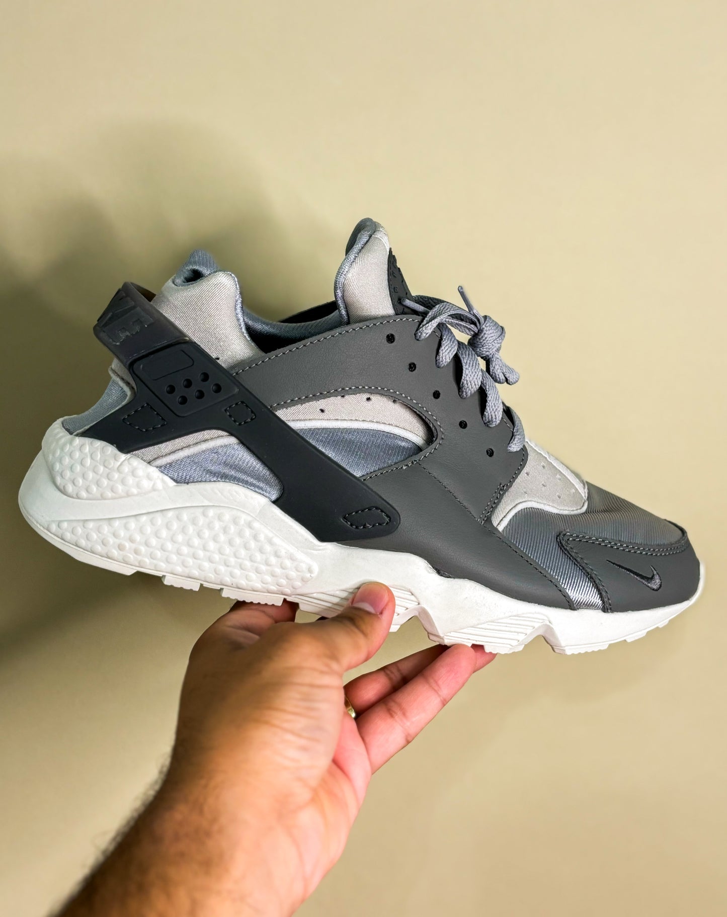 Nike Air Huarache "Light Smoke Grey"